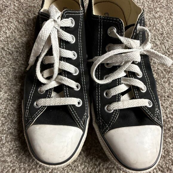 Converse Chuck Taylor Low Tops Size 8 - Picture 6 of 6